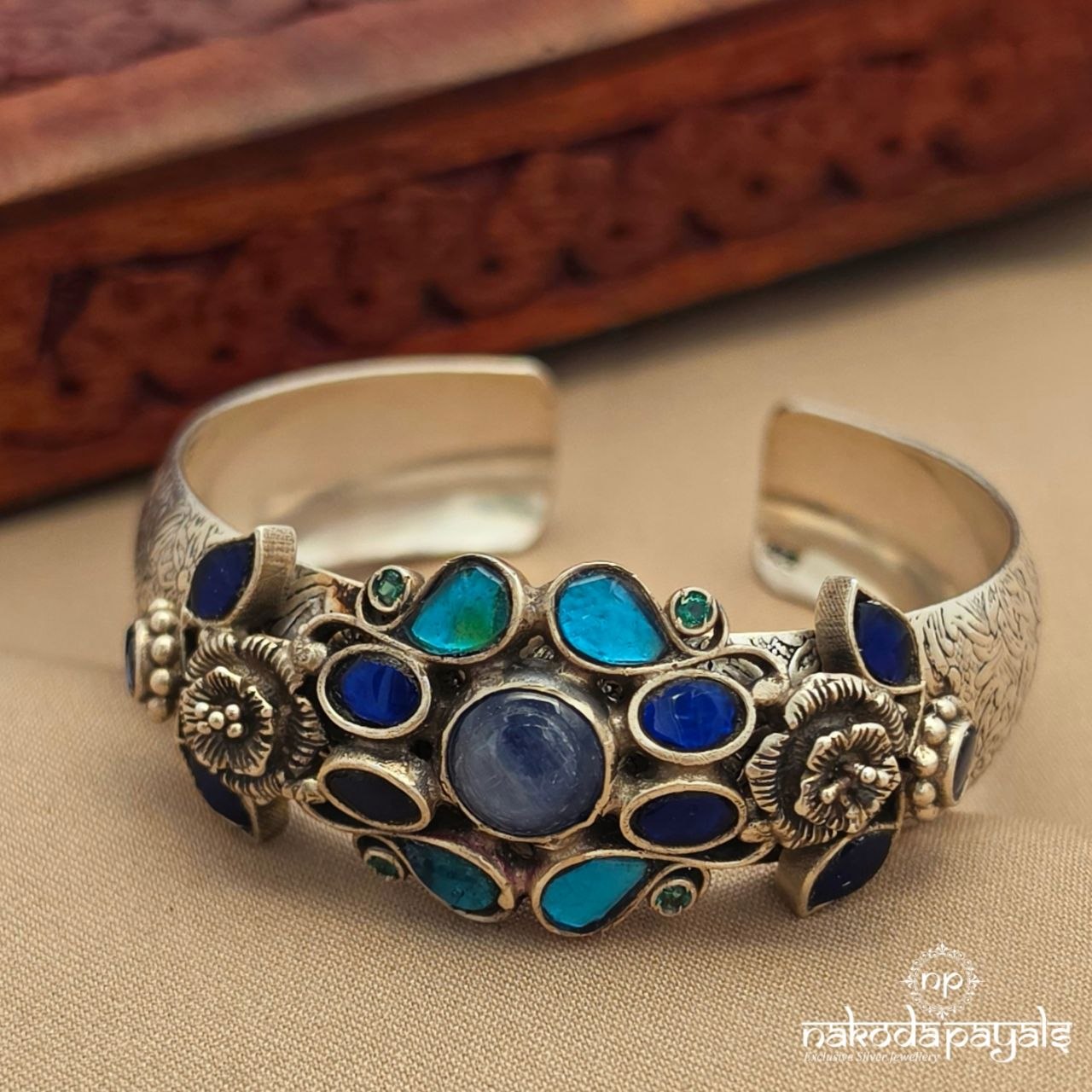 Eye-Catching Oxidised Cuff (K6350)
