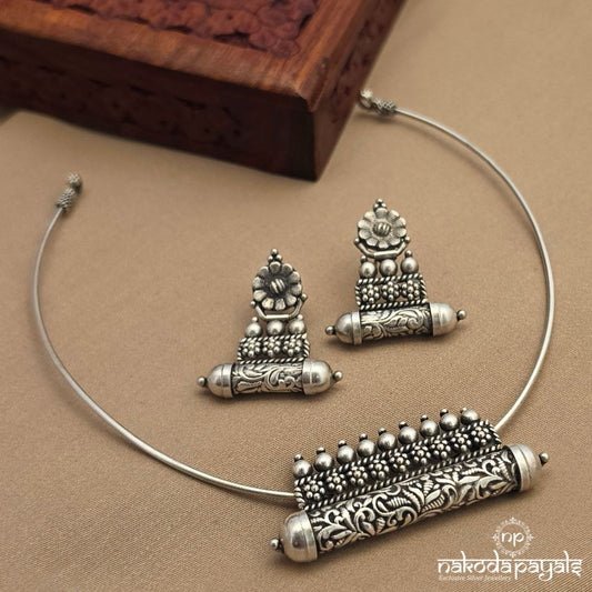 Exemplary Oxidised Hasli With Earrings (N11863)