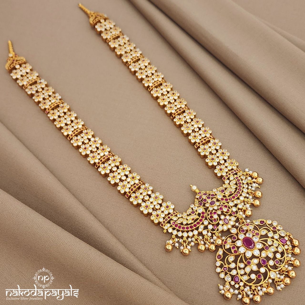Traditional Red Neckpiece With Earrings (Gn9633)