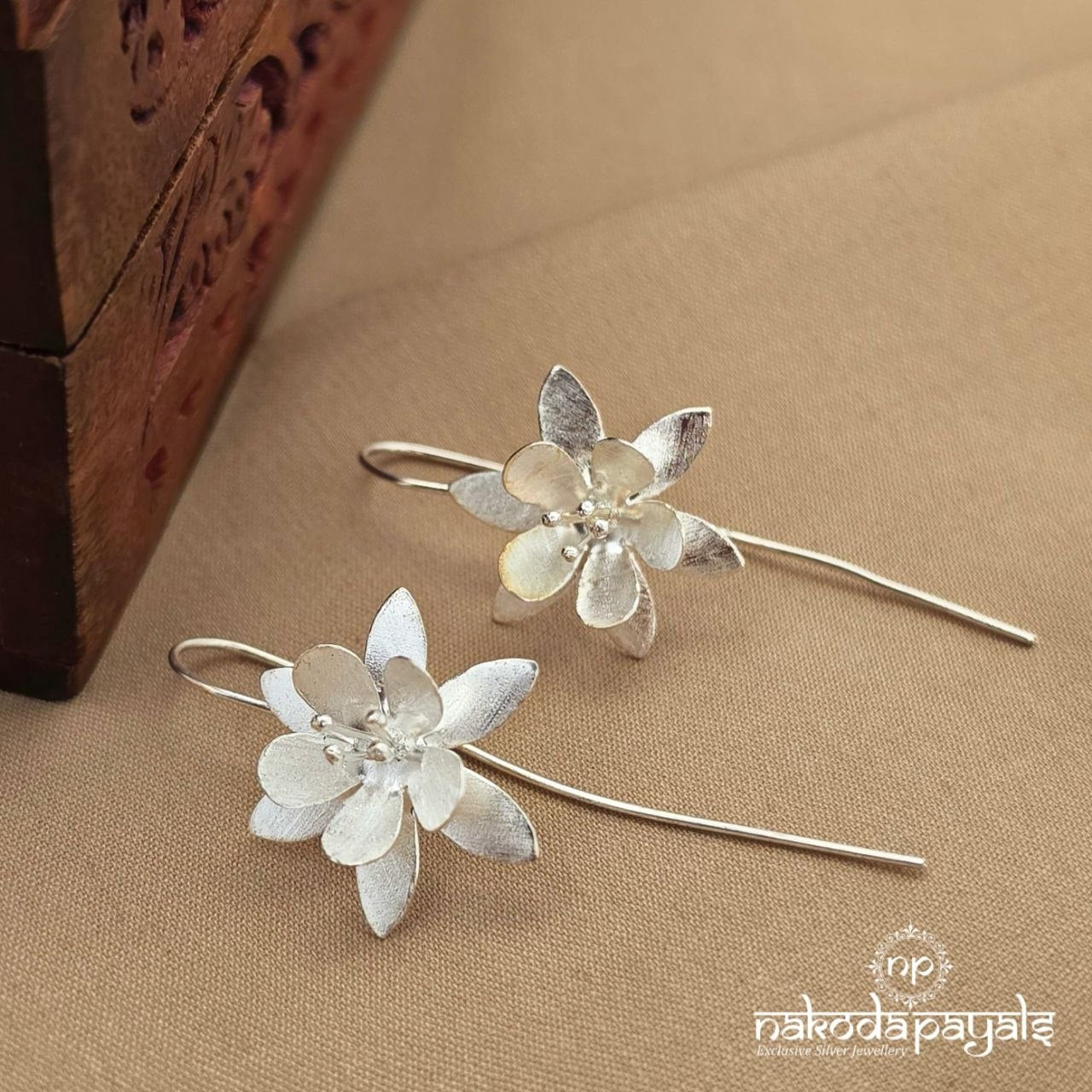 Classic Silver Floral Earrings (St4157)