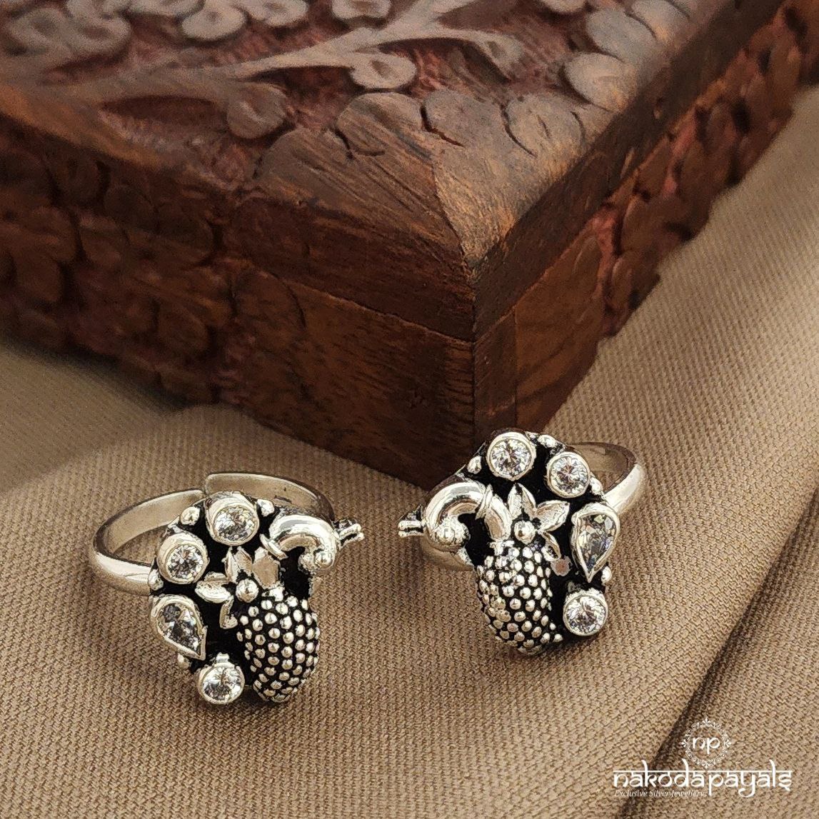 White Peacock Toerings (T4776)