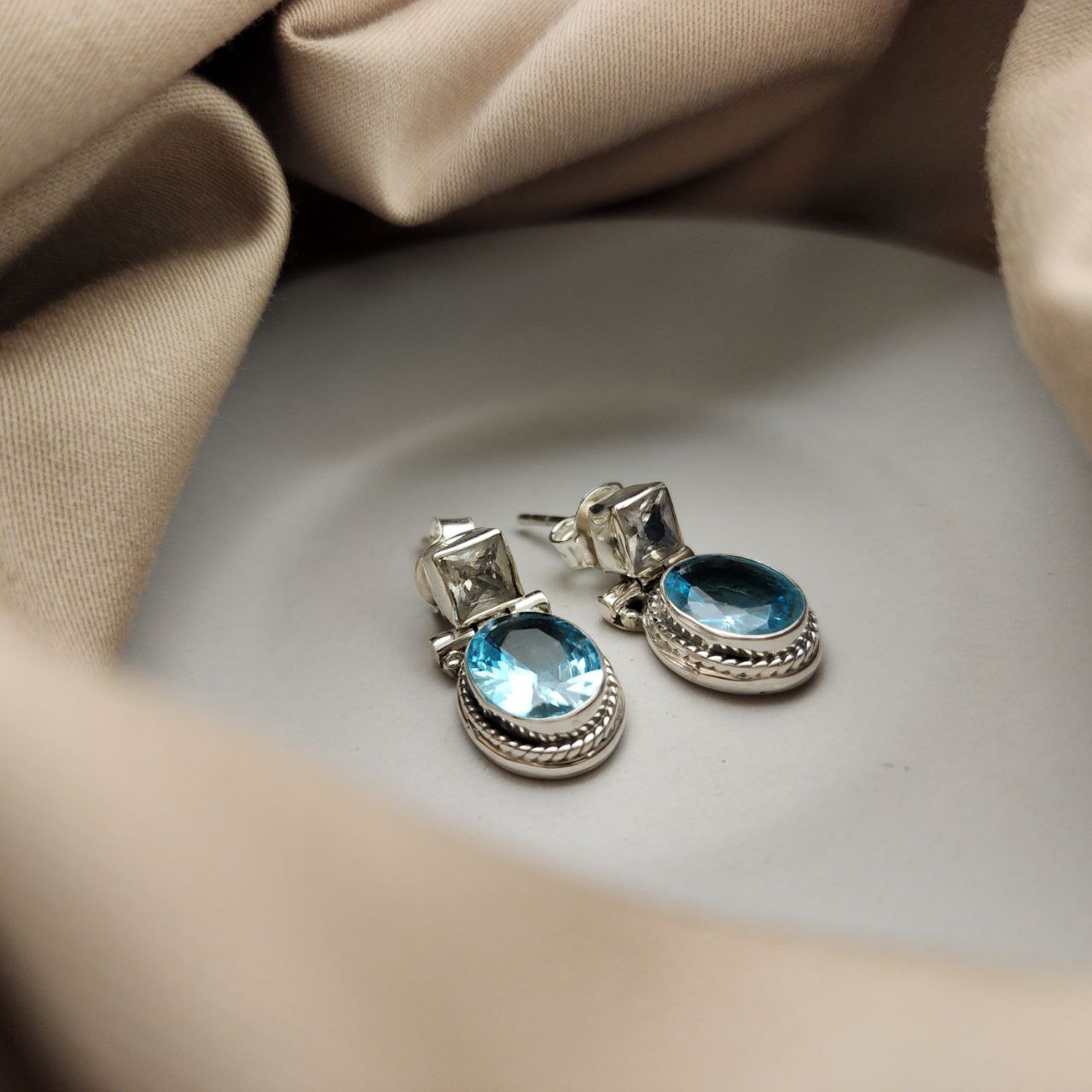 Glorious Hangings (H2048)