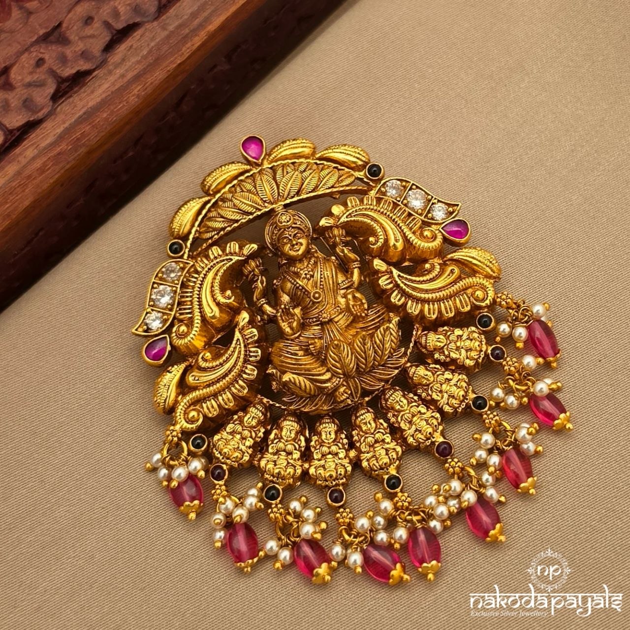 Pearly Traditional Lakshmi Pendant (Gp2388)