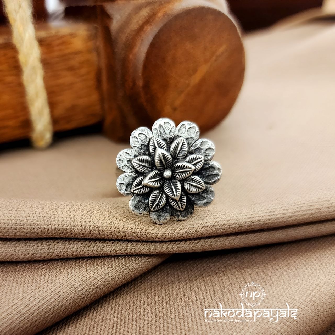 Floral Finger Ring (F2934)