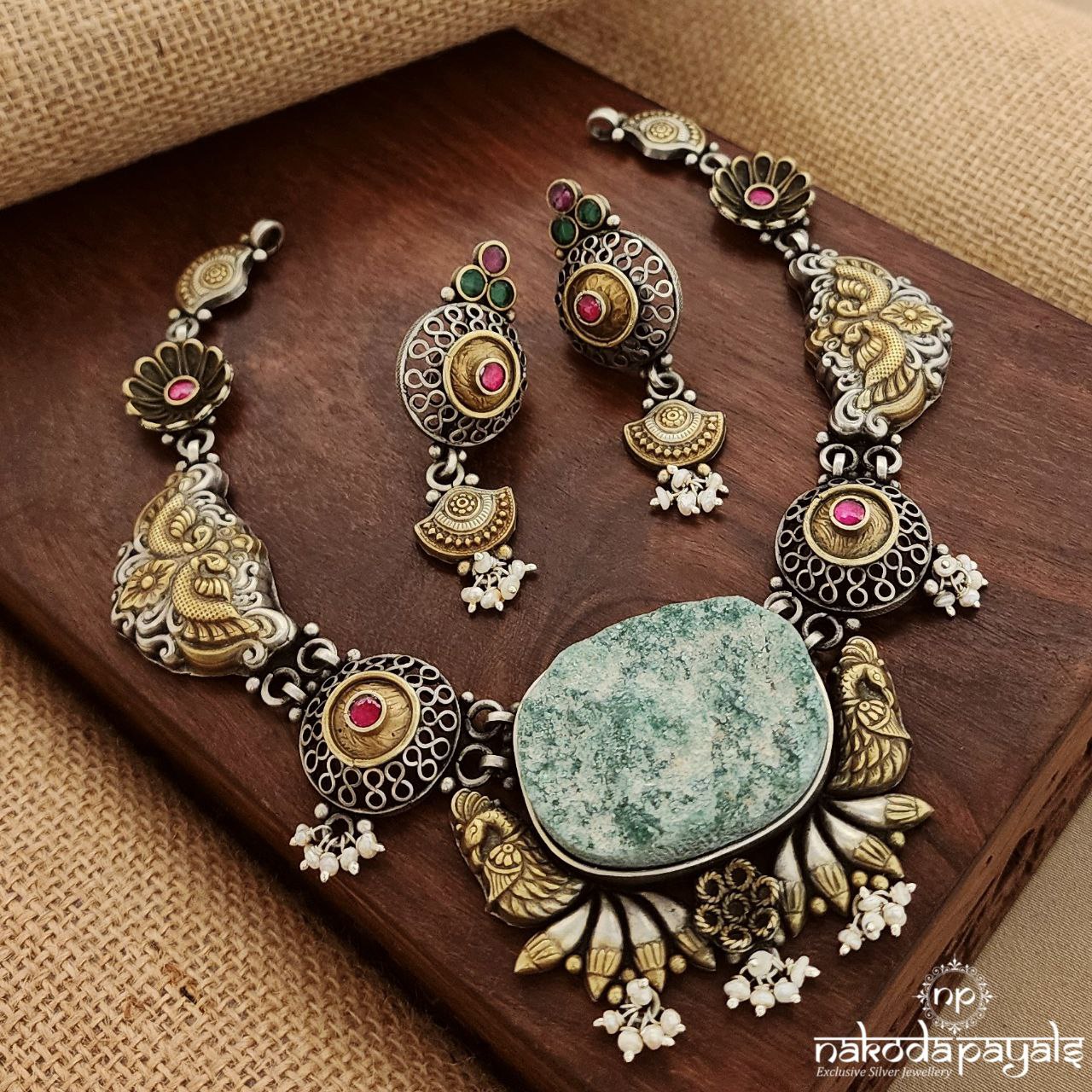 Green Rectangular Neckpiece With Earrings (N10903)