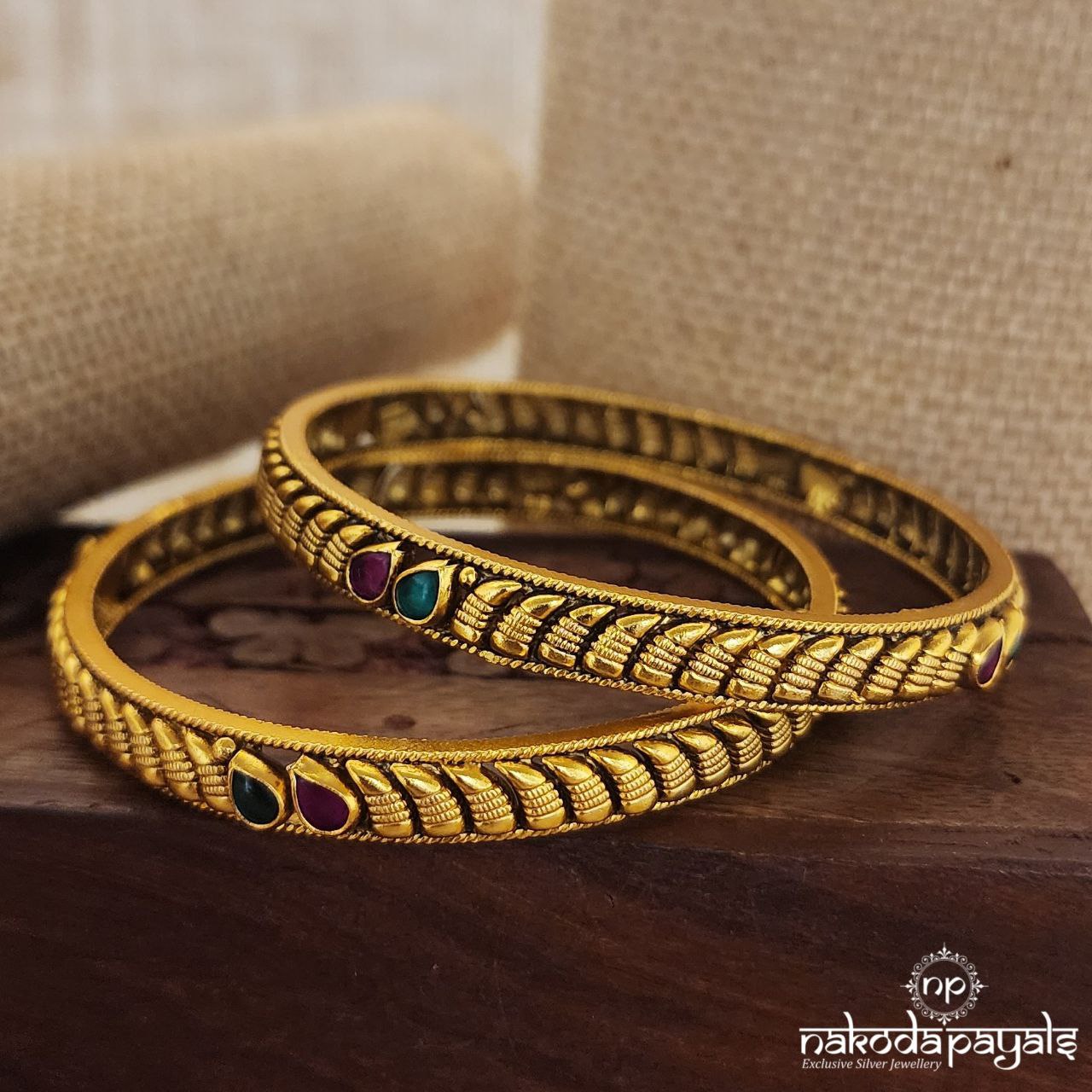 Graceful Kemp Bangles (Gk2776)