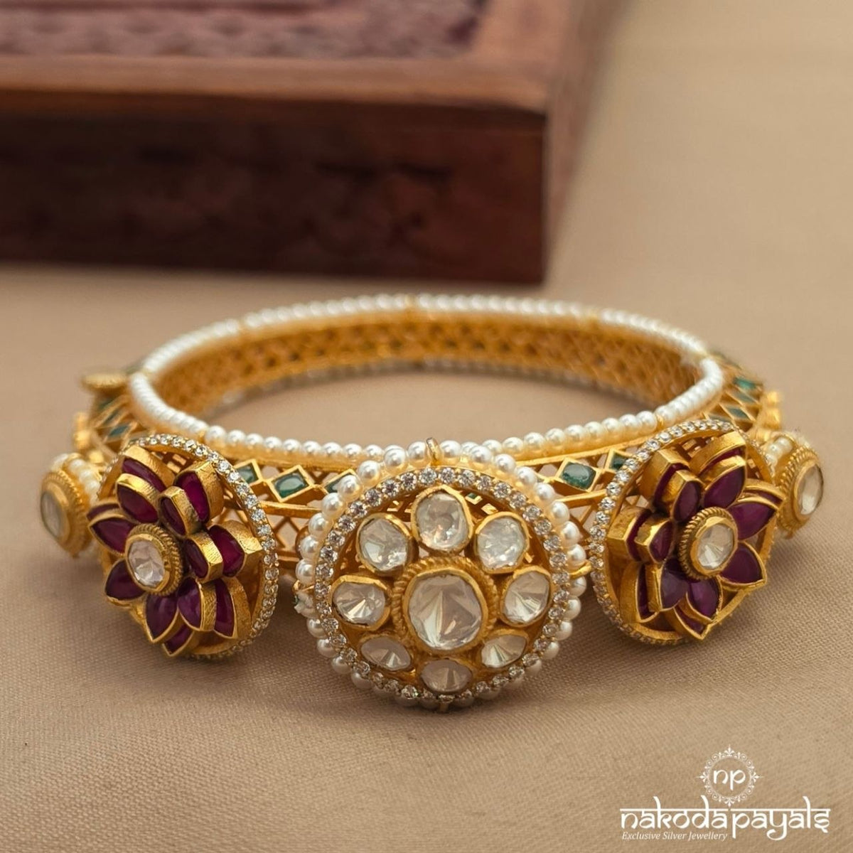 Elegant Pearl Floral Kada (Gk3393)