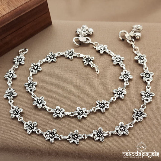 Graceful Flower Linked Anklets (A6525)