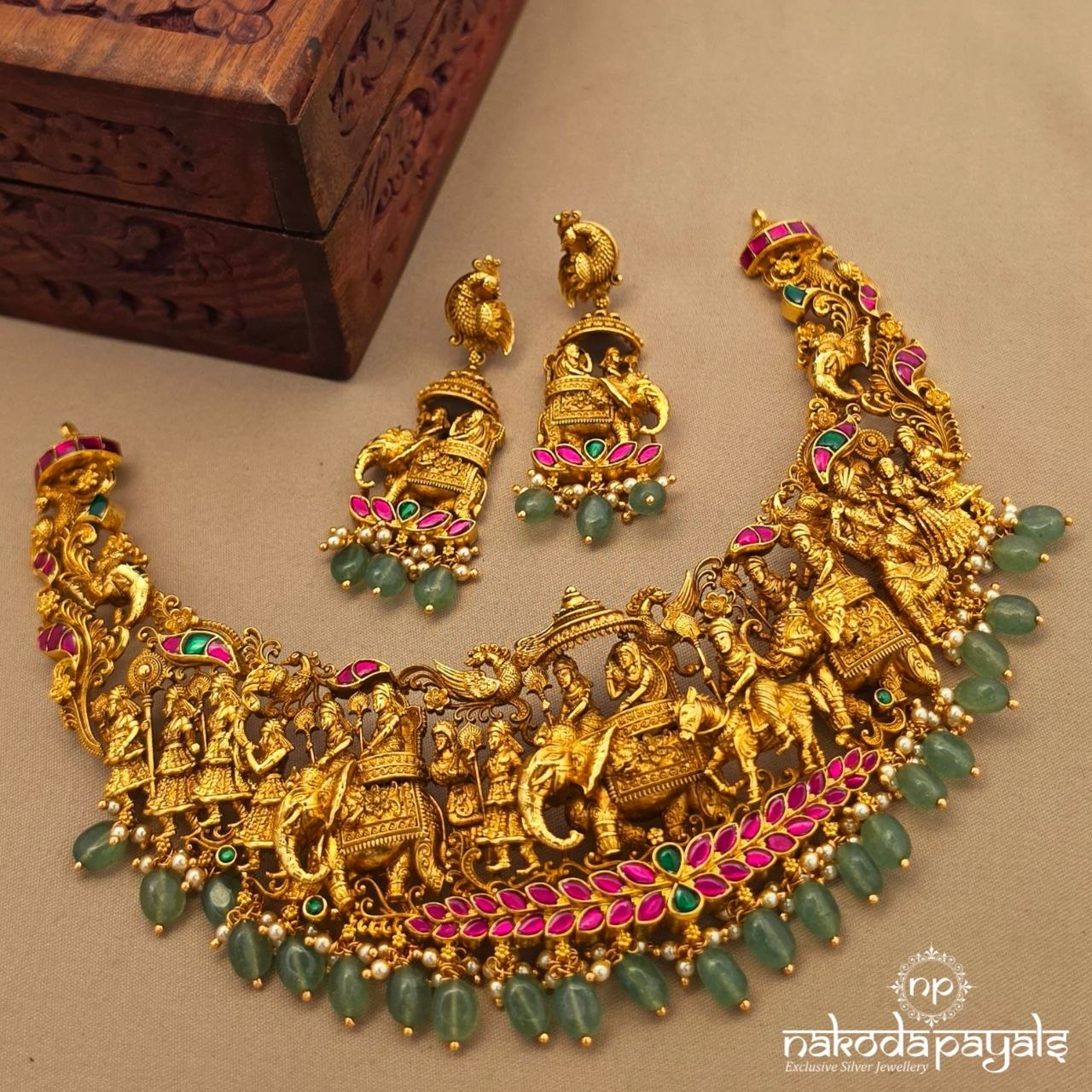 Hand Carfted Palanquin Neckpiece With Earrings (Gn10715)