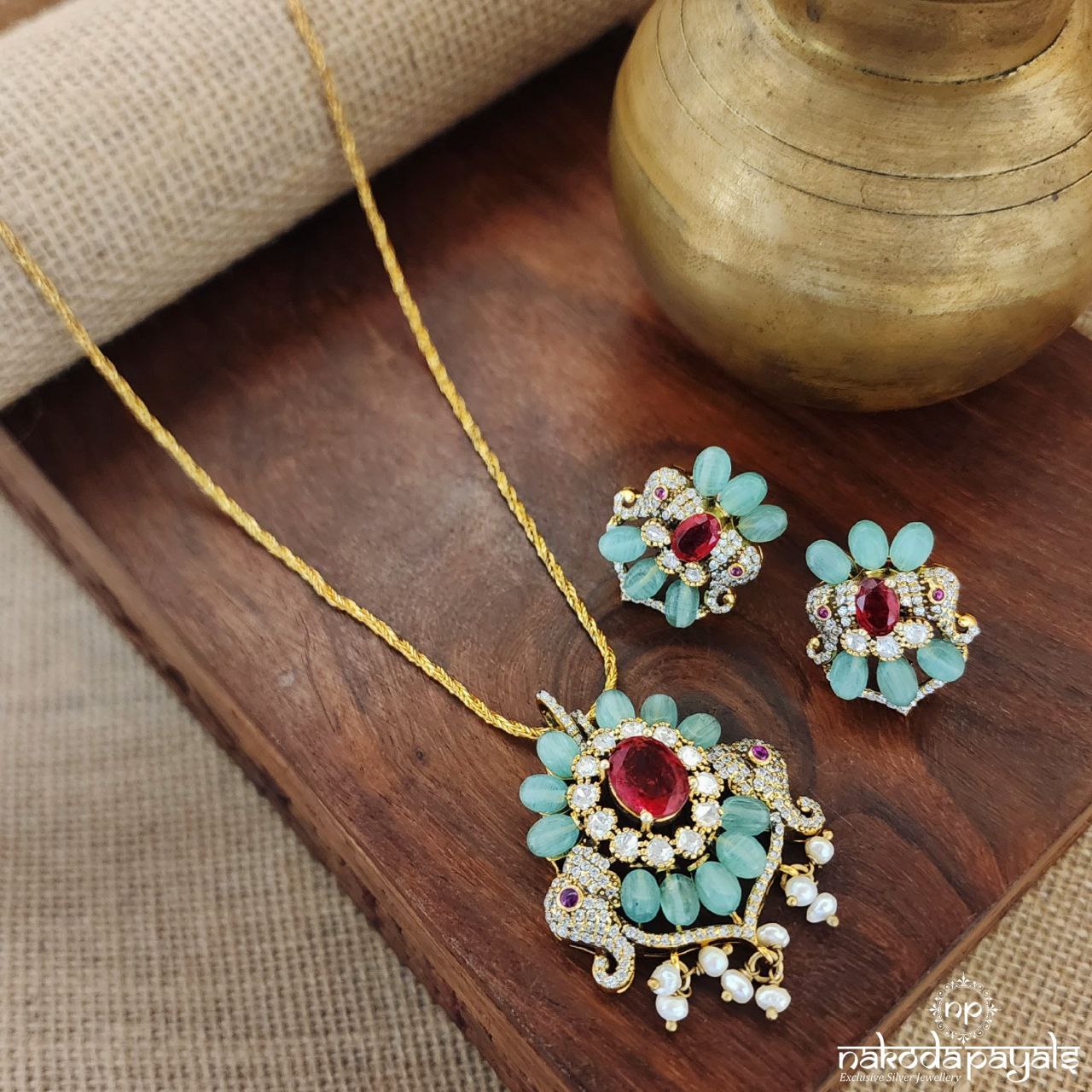 Twin Elephant  Neckpiece With Earrings (Gn8170)