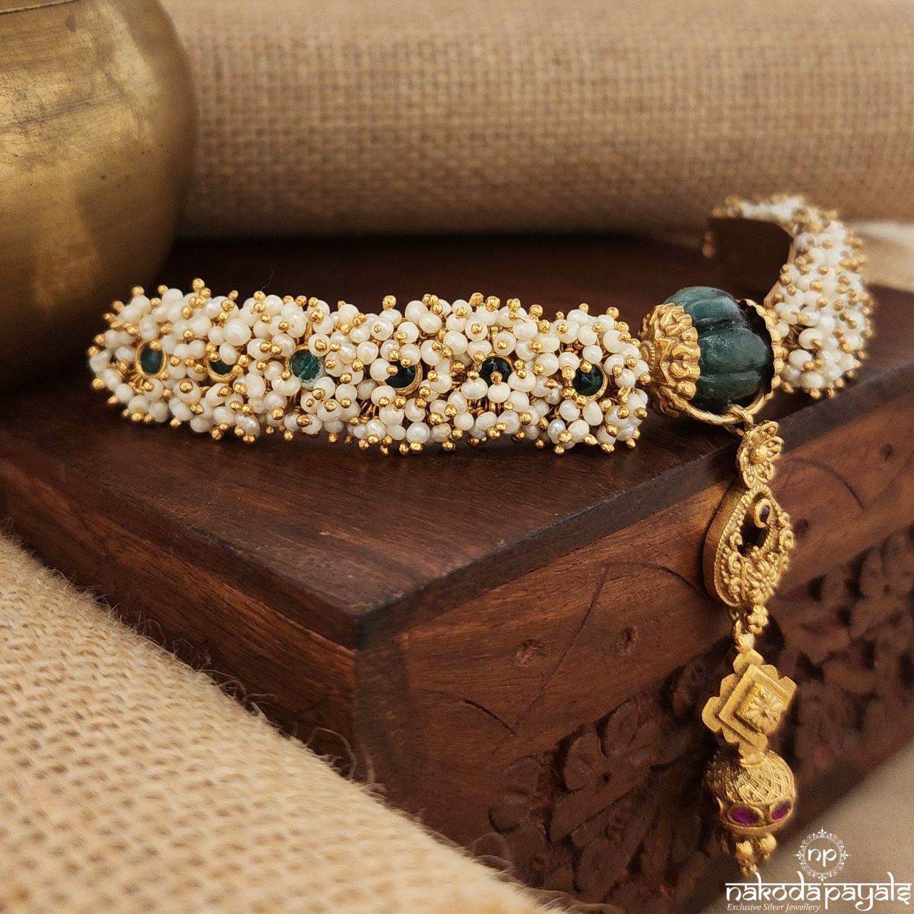 Traditional Pearled Choker (Gn8929)