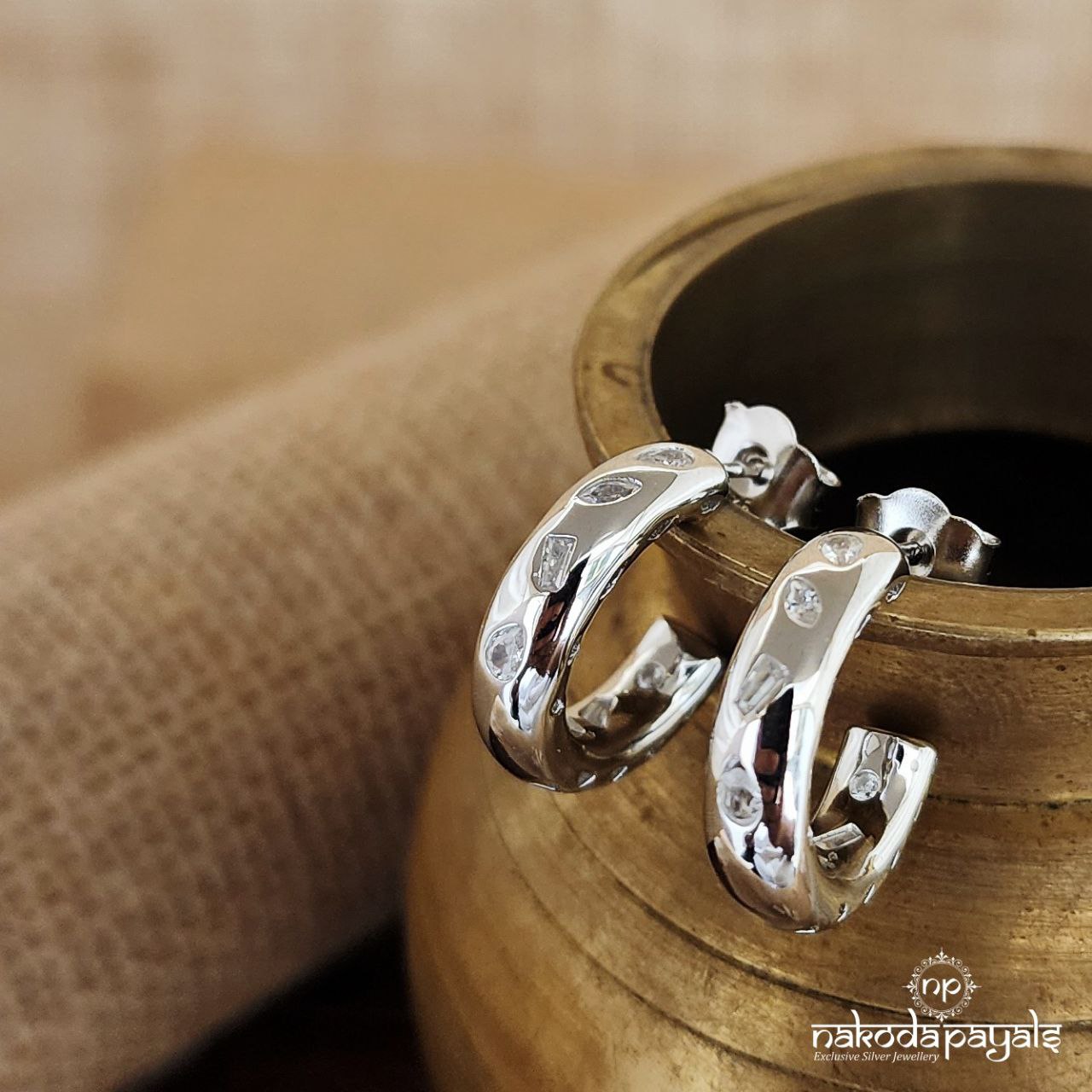 White Earrings (St3051)