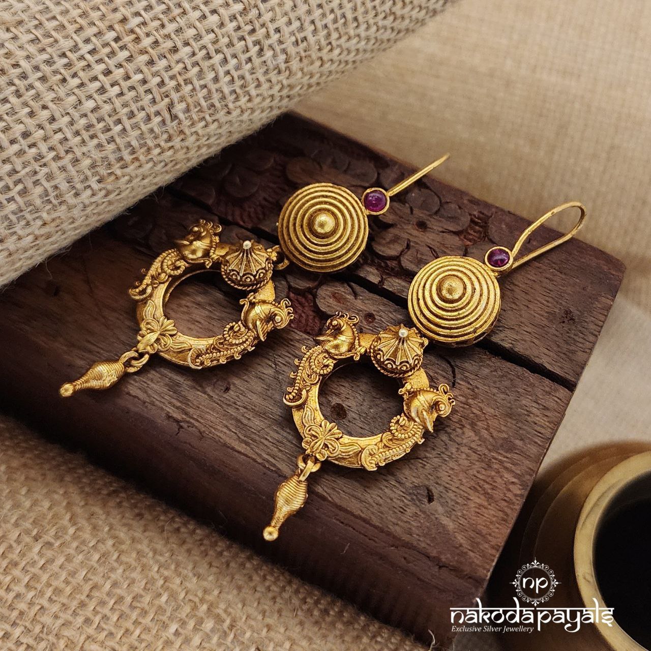 Peacock Golden Aura Earrings (Ge8599)