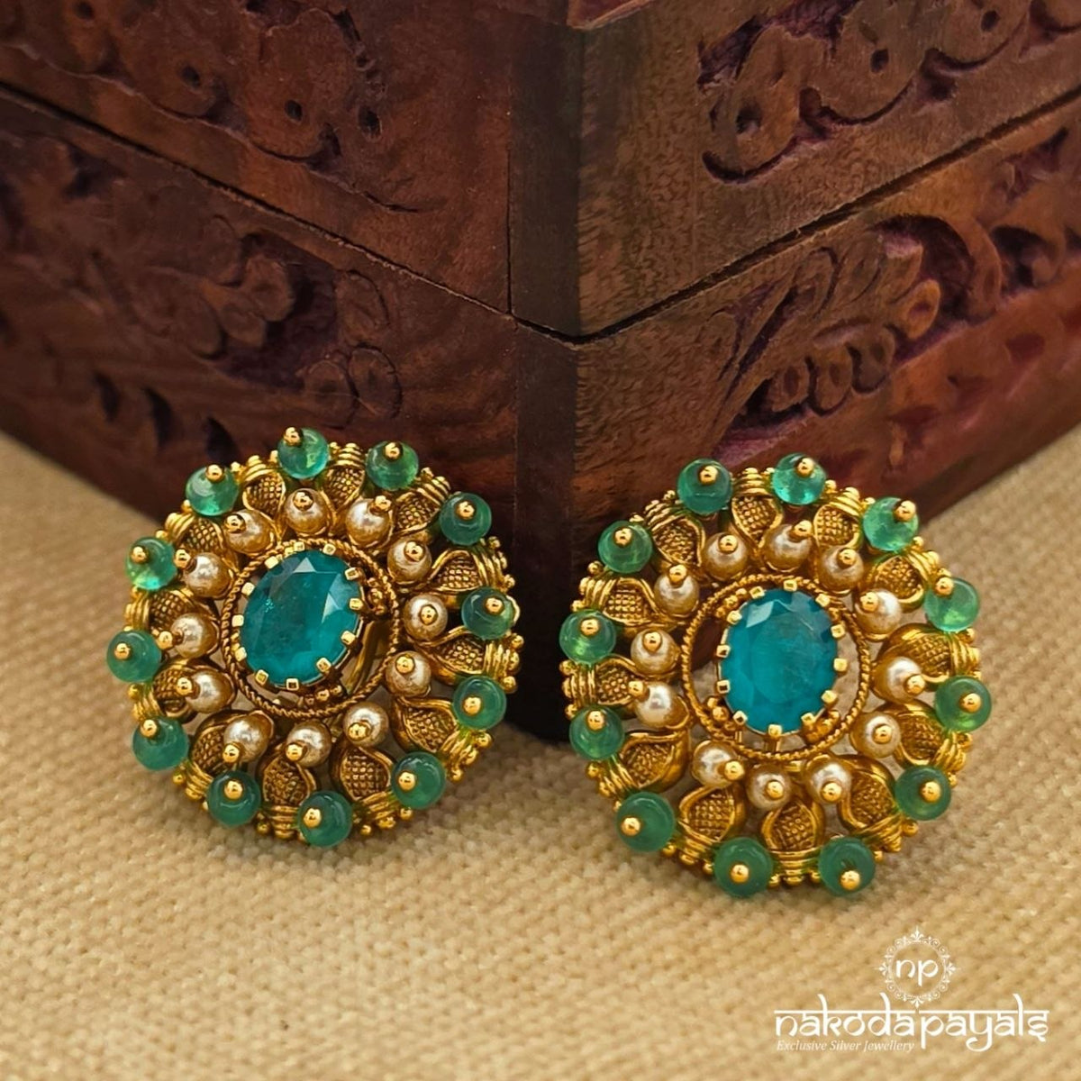Circular Pearl Studs (Ge11380)