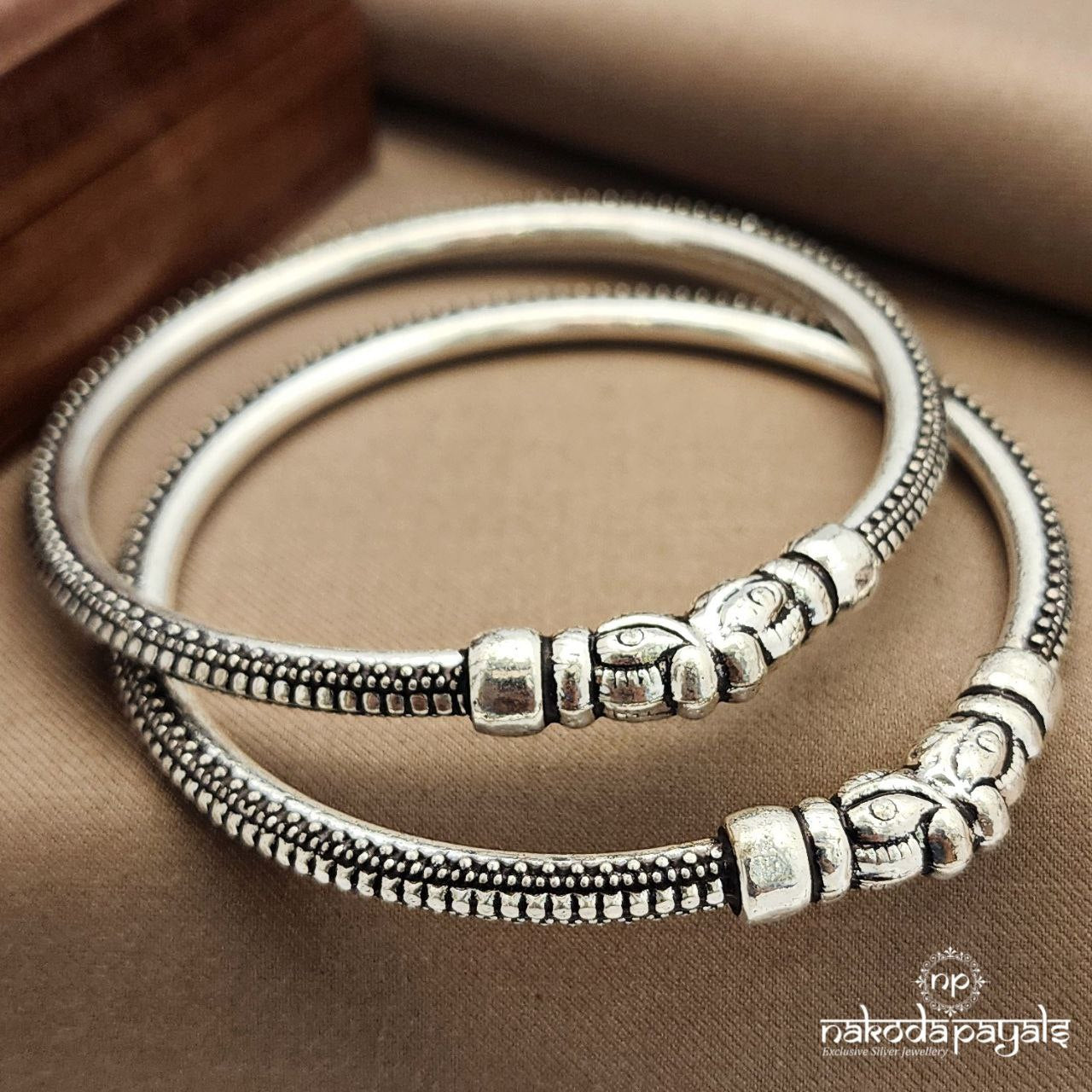 Mesmerizing Bangle Pair (K6170-72)