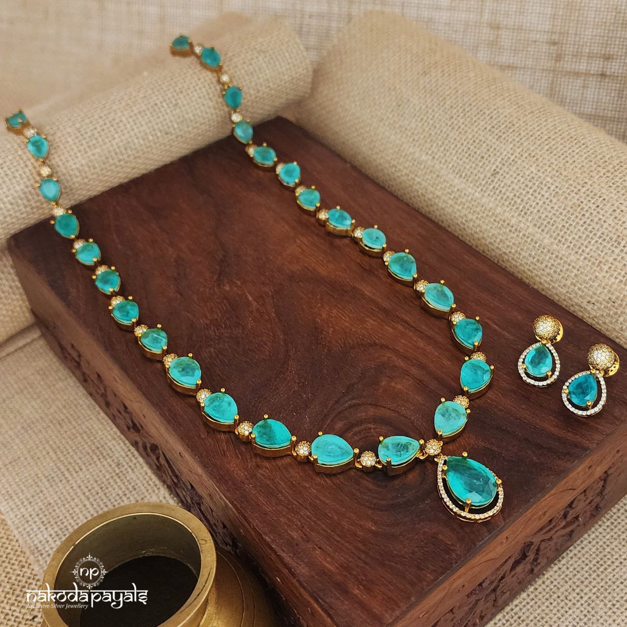 Elegant Green Leafy Neckpiece With Earrings (Gn8461)