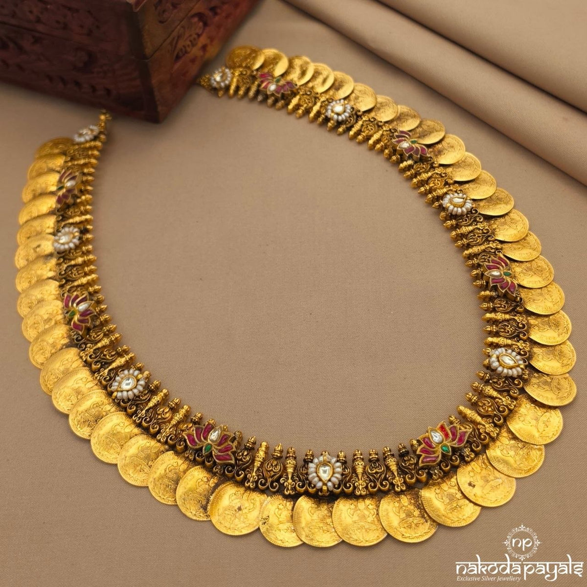 Divine Lakshmi Kasu Neckpiece (Gn10864)