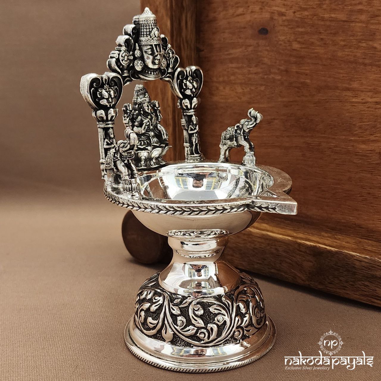 Venkatraman Kamakshi Deepam (Aa2542)