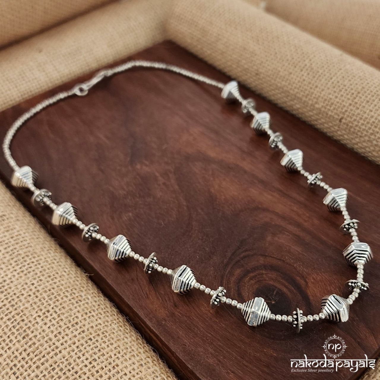 Triangular Linked Neckpiece (N10947)