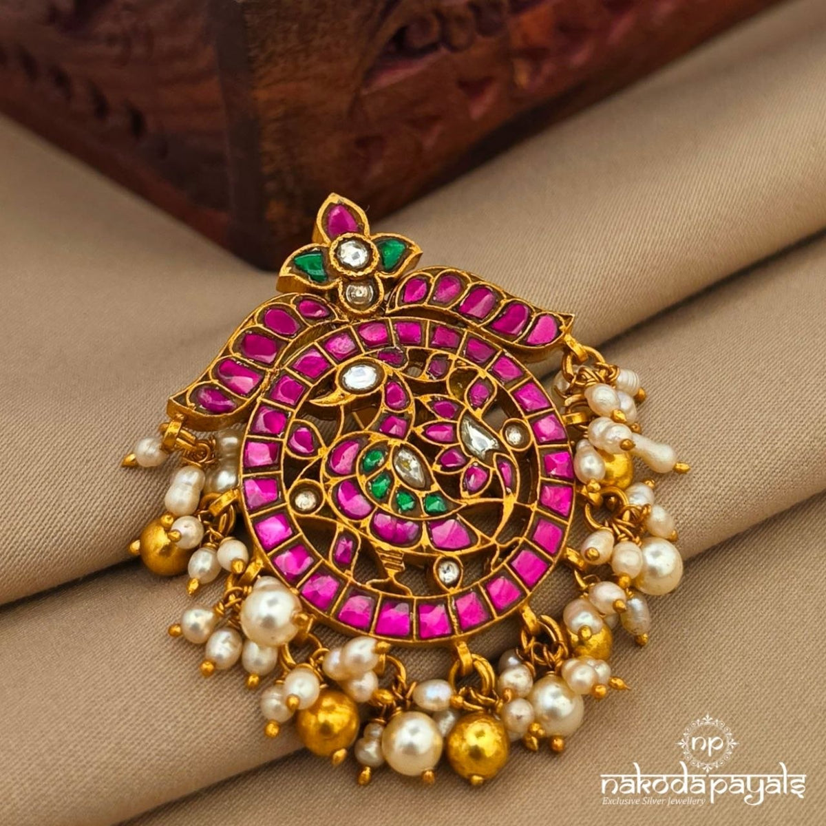 Circular Pink Peacock Pendant (Gp2684)
