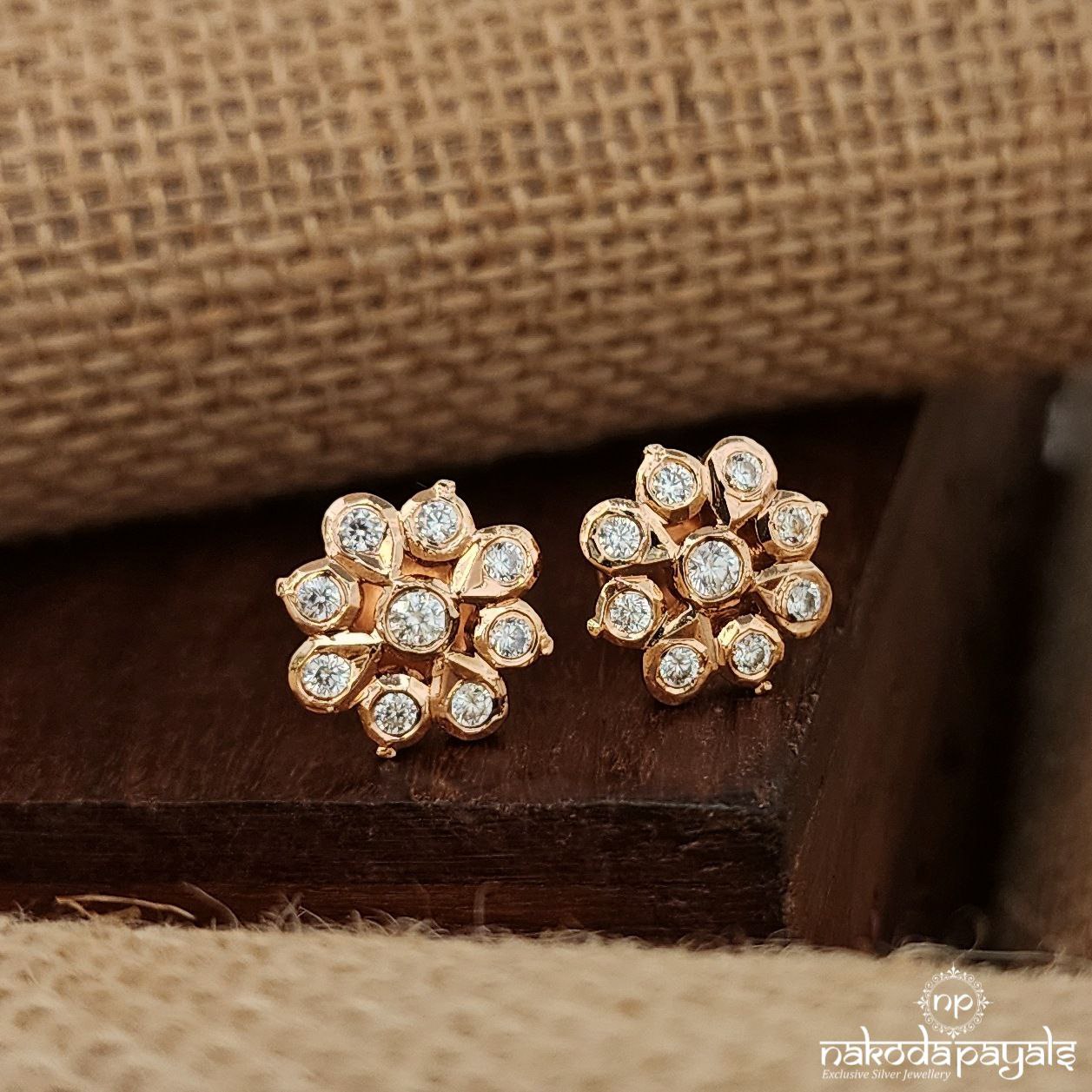 Elegant White Swarovski Studs (Ge9497)
