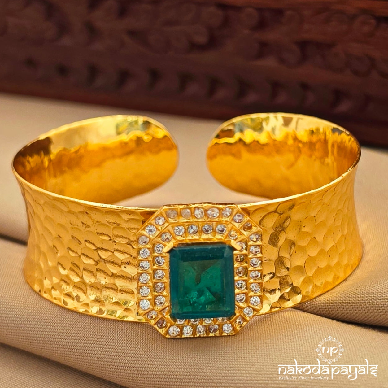 Emerald Green Squarish Cuff Kada (Gk3335)
