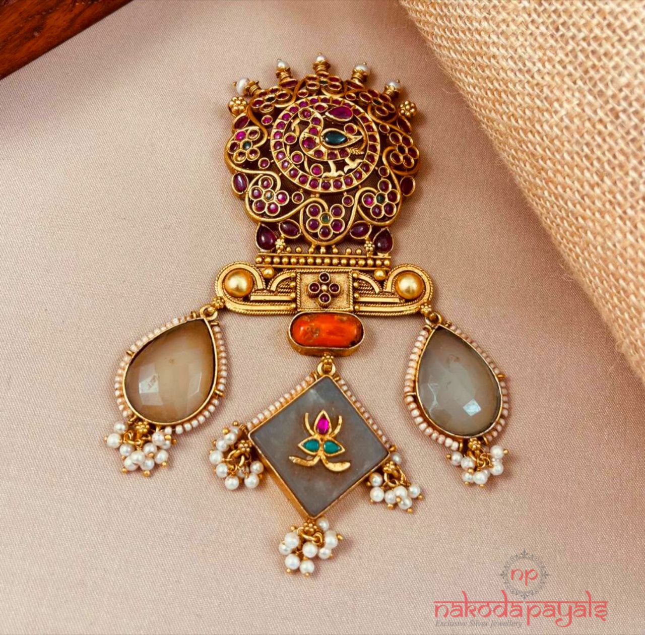 Peacock Kemp Coral Pendant (Gp2007)