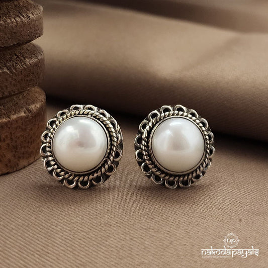 Mesmerizing White Pearl Stud (S3585)