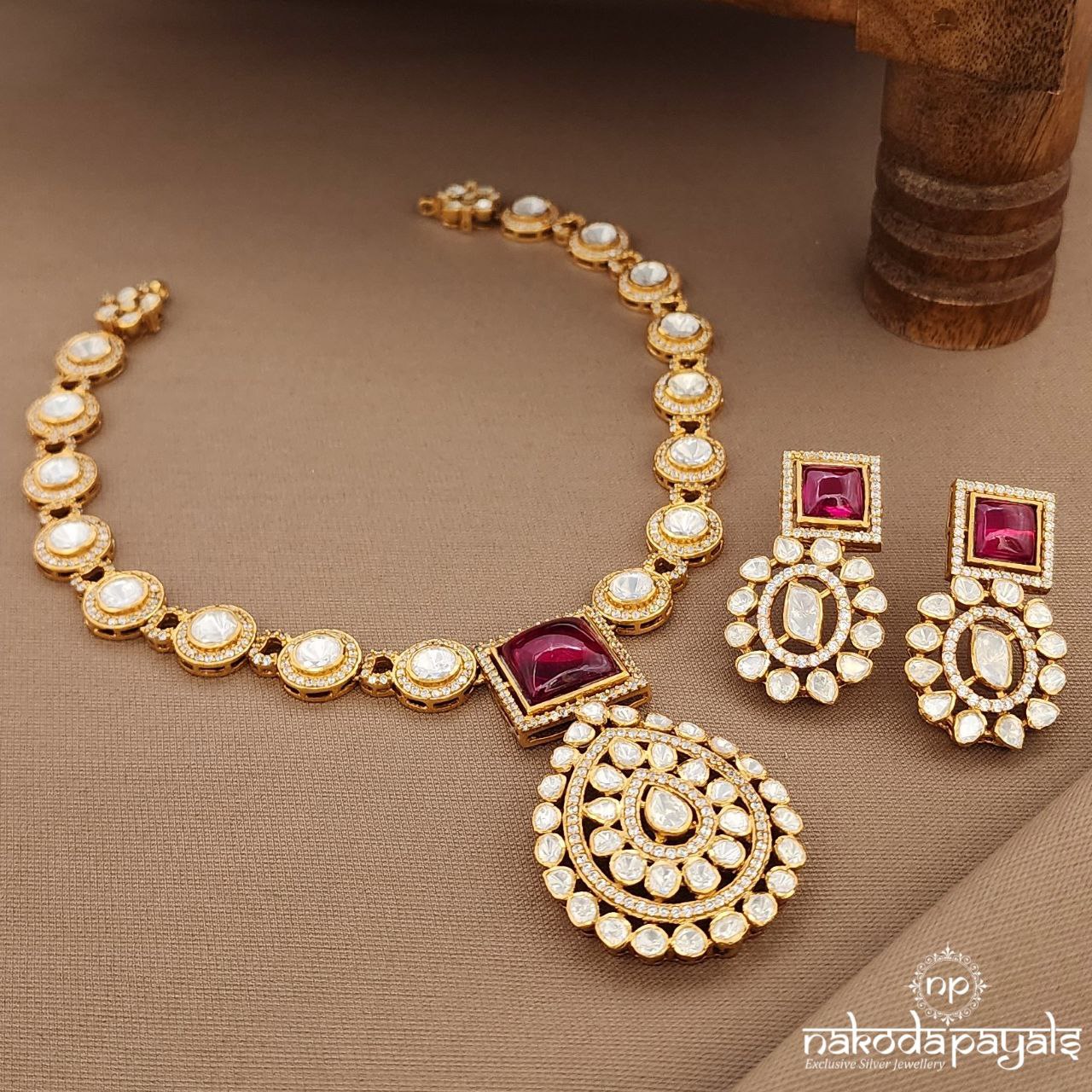 Ruby Squarish Neckpiece With Earrings (Gn9510)