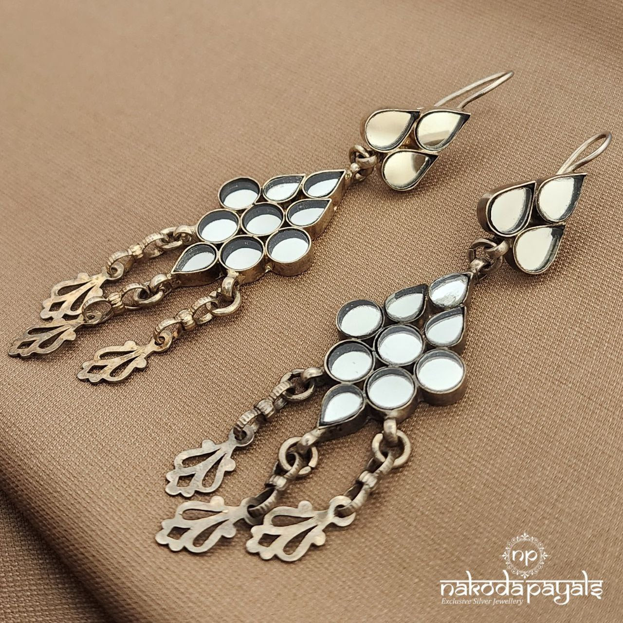Sparkling White Hangings (H2225)