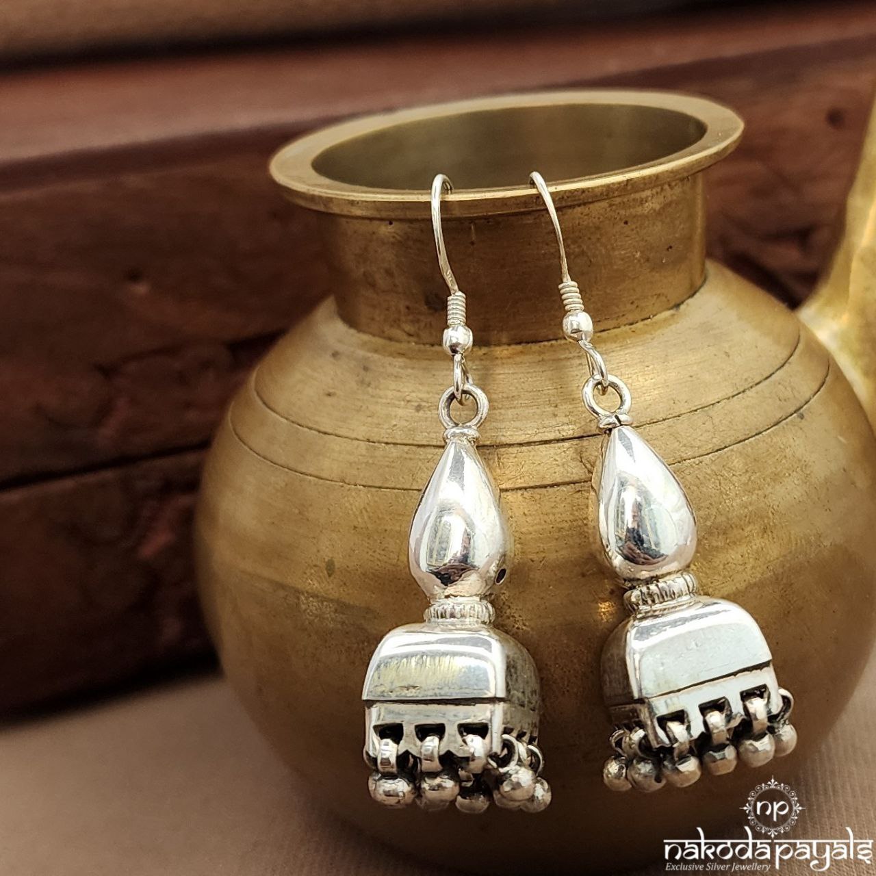 Shinney White Hangings (H2190)