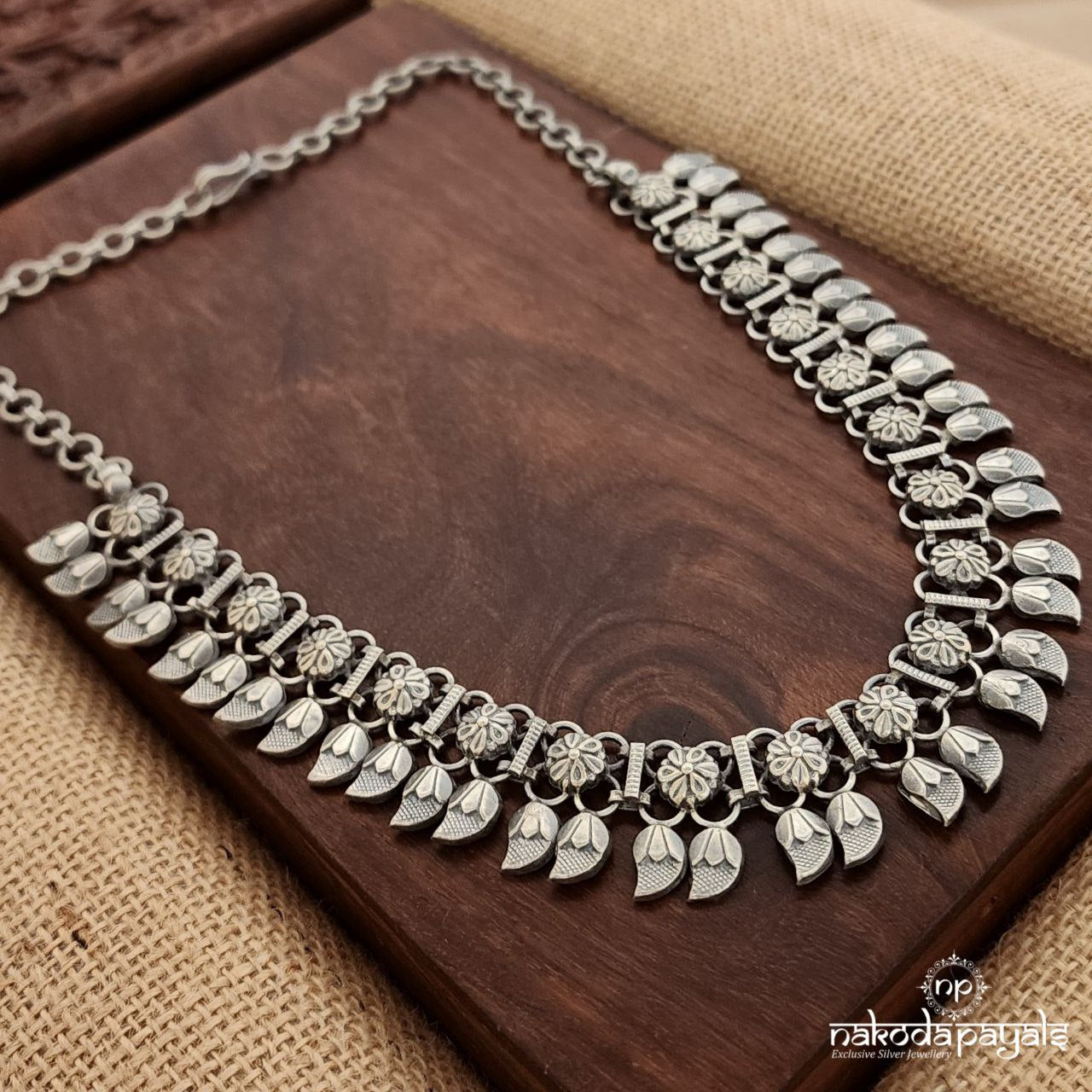 Traditional Linked Neckpiece (N10854)