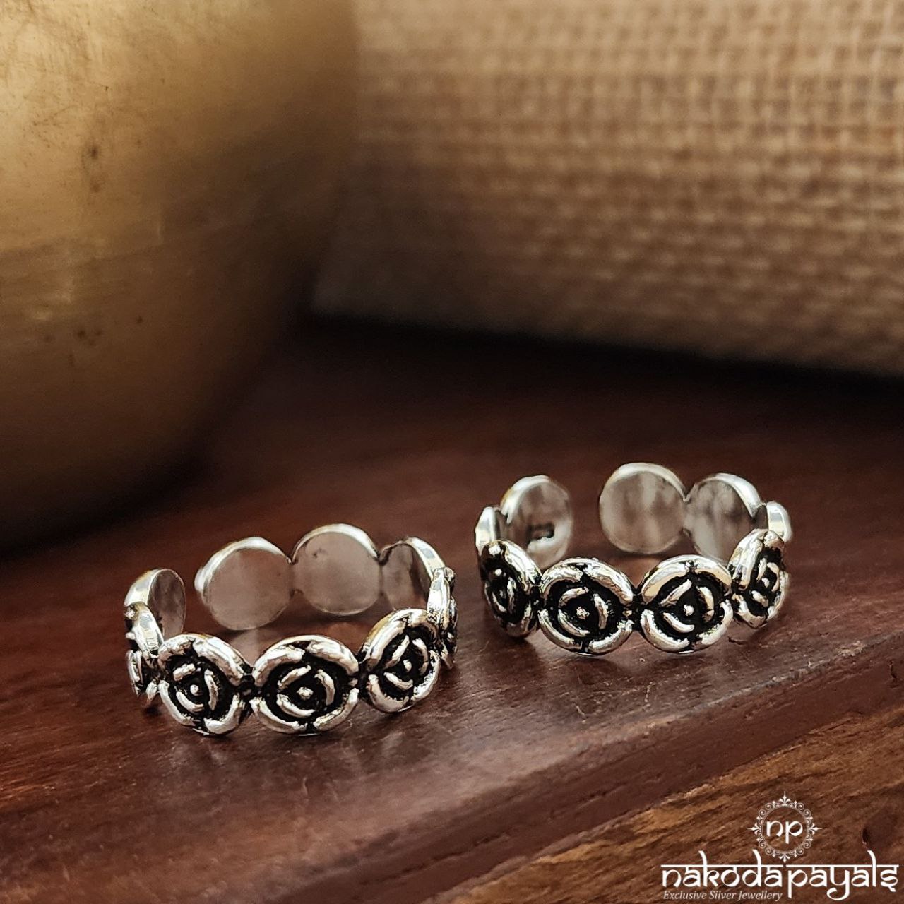 Rose Toebands (T4560)