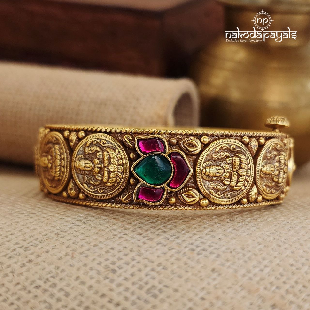 Lotus Lakshmi Screw Kada (Gk2821)