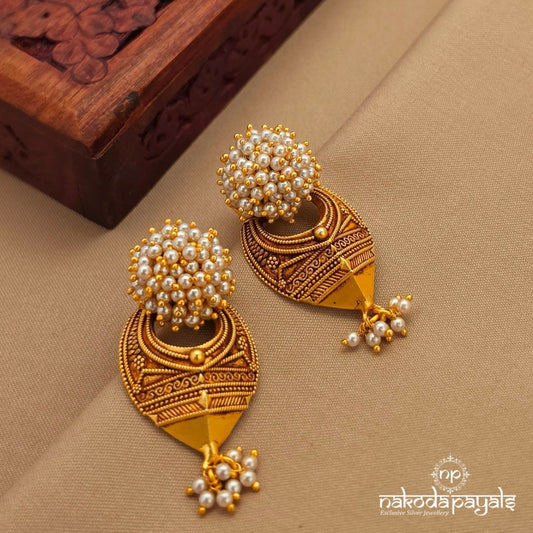 Endearing Pearly Chandbali (Ge10573)