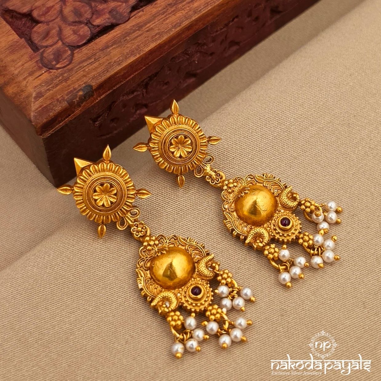 Pearly Circular Earrings (Ge10782)