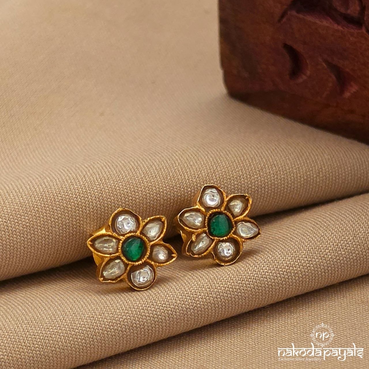 Cute Floral Studs (Ge11015)