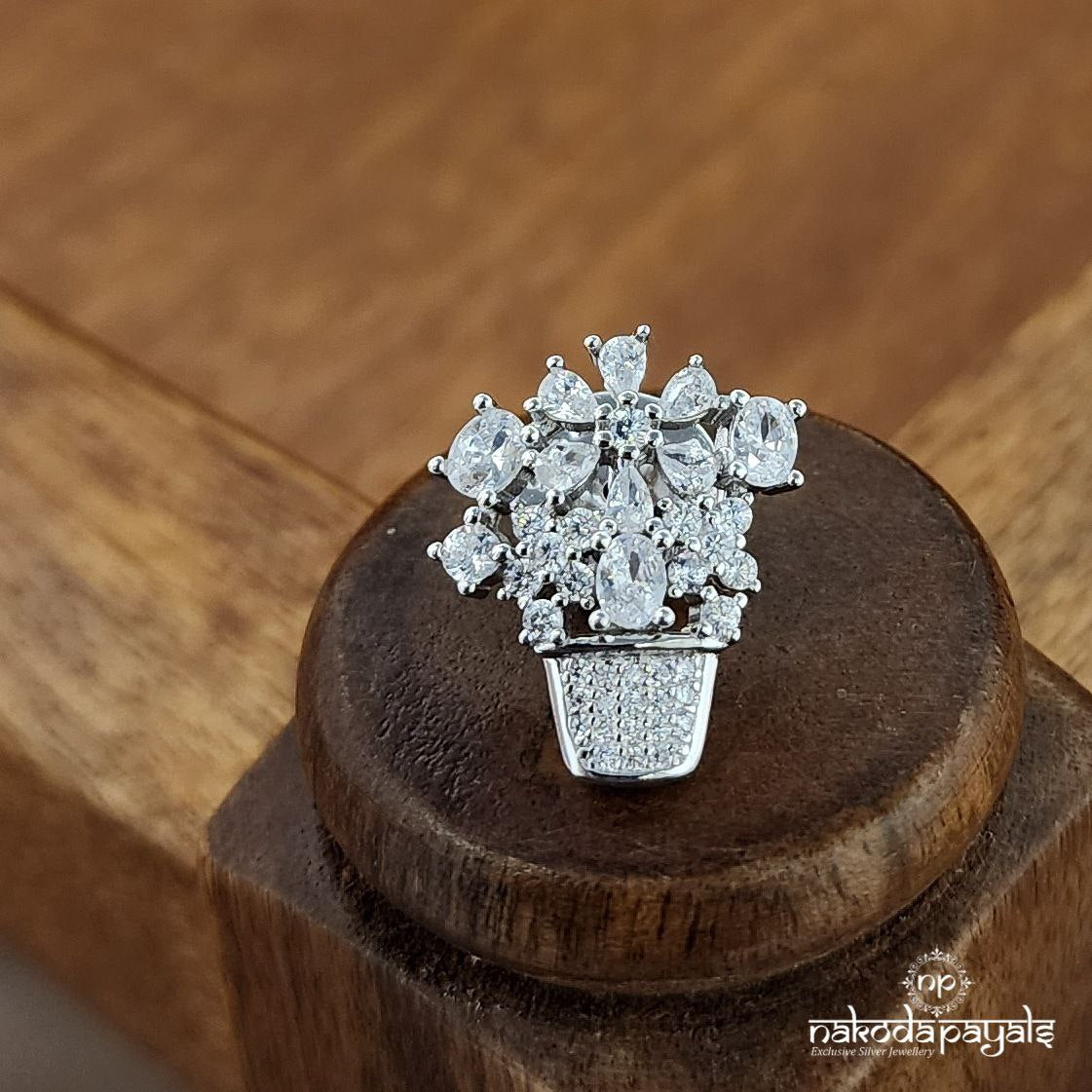 Flower Pot Lapel Pin (St3675)