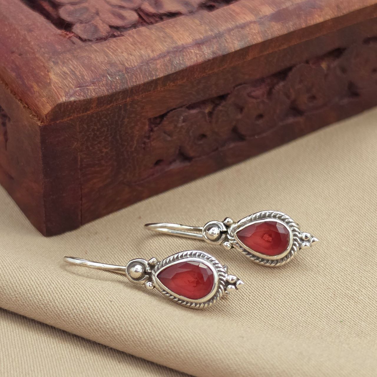 Graceful Hanging (H2111)