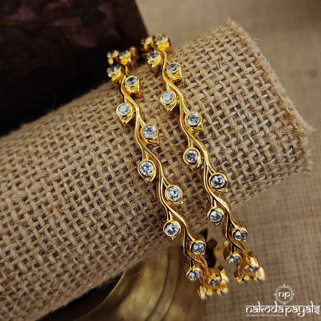 White Leafy Bangles (Gk2854)