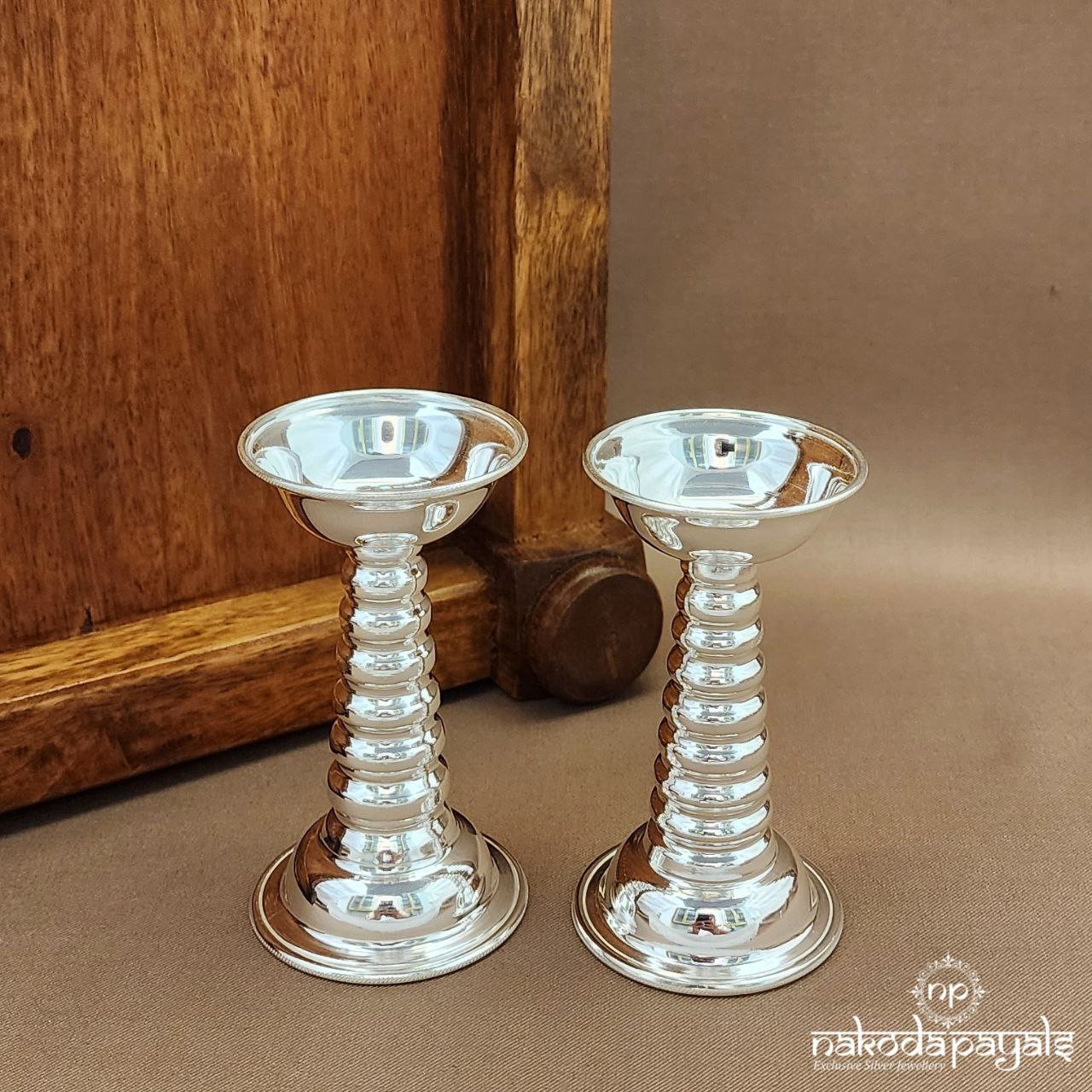 " 4 Inch " White Deepam Pair (Aa2305)
