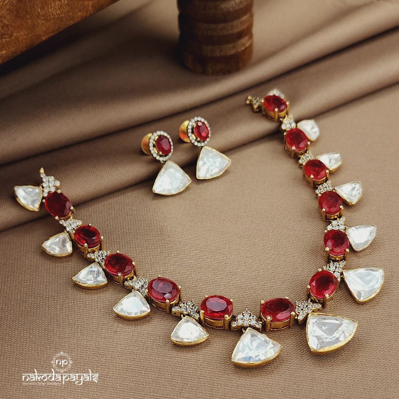 Red Moissanite Neckpiece With Earrings (Gn9517)