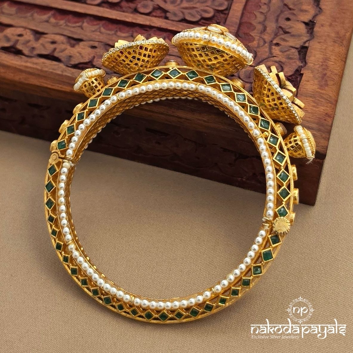 Elegant Pearl Floral Kada (Gk3393)