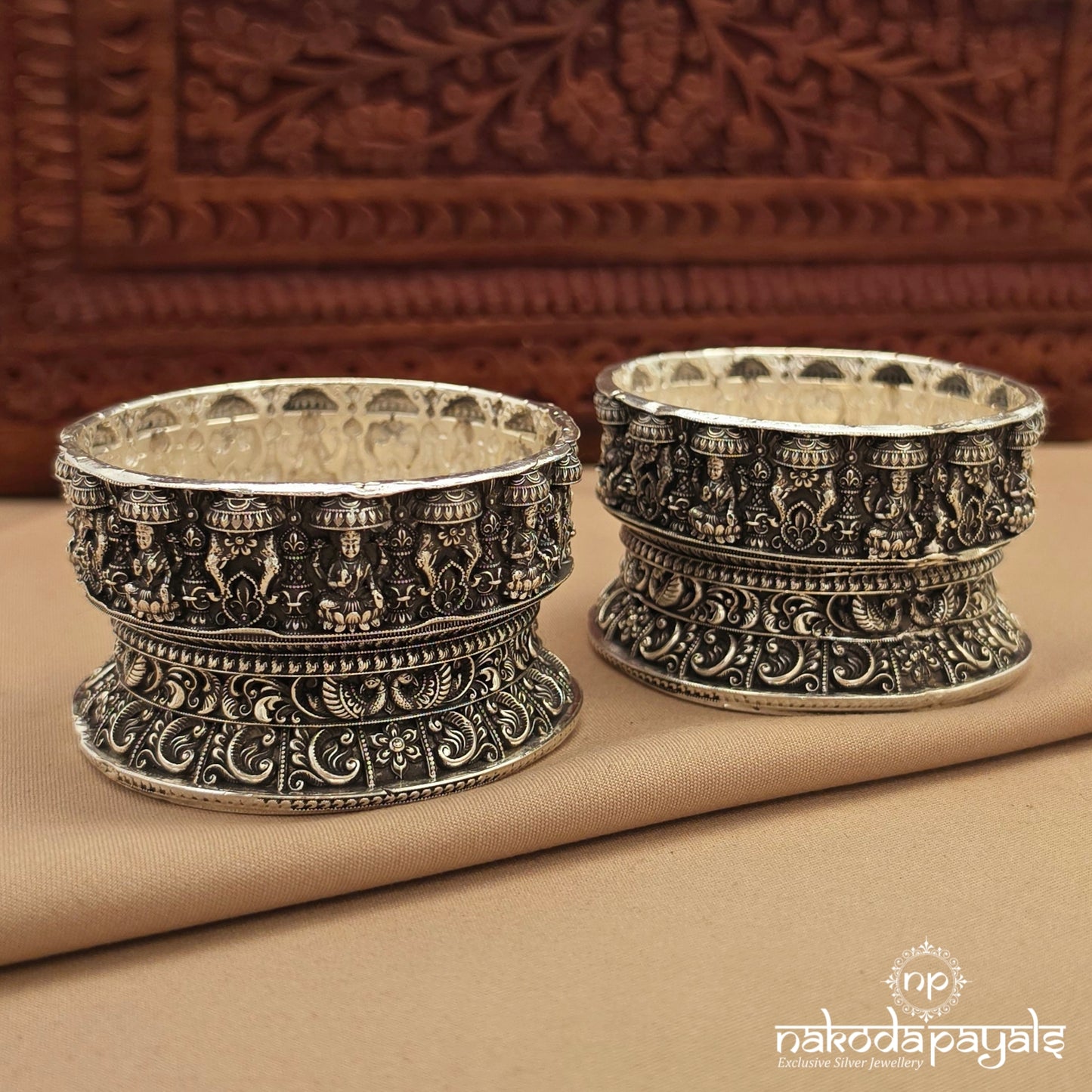 Divine Lakshmi Bowl Pair (Aa2598)