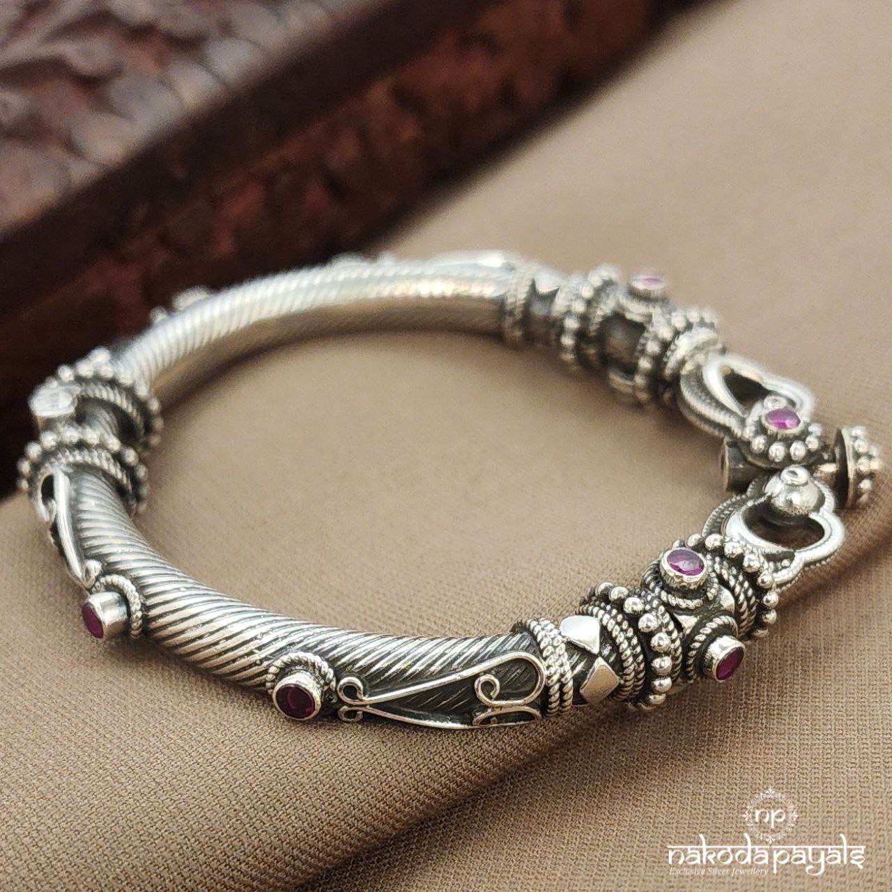 Traditional Screw Kada  (K6260)