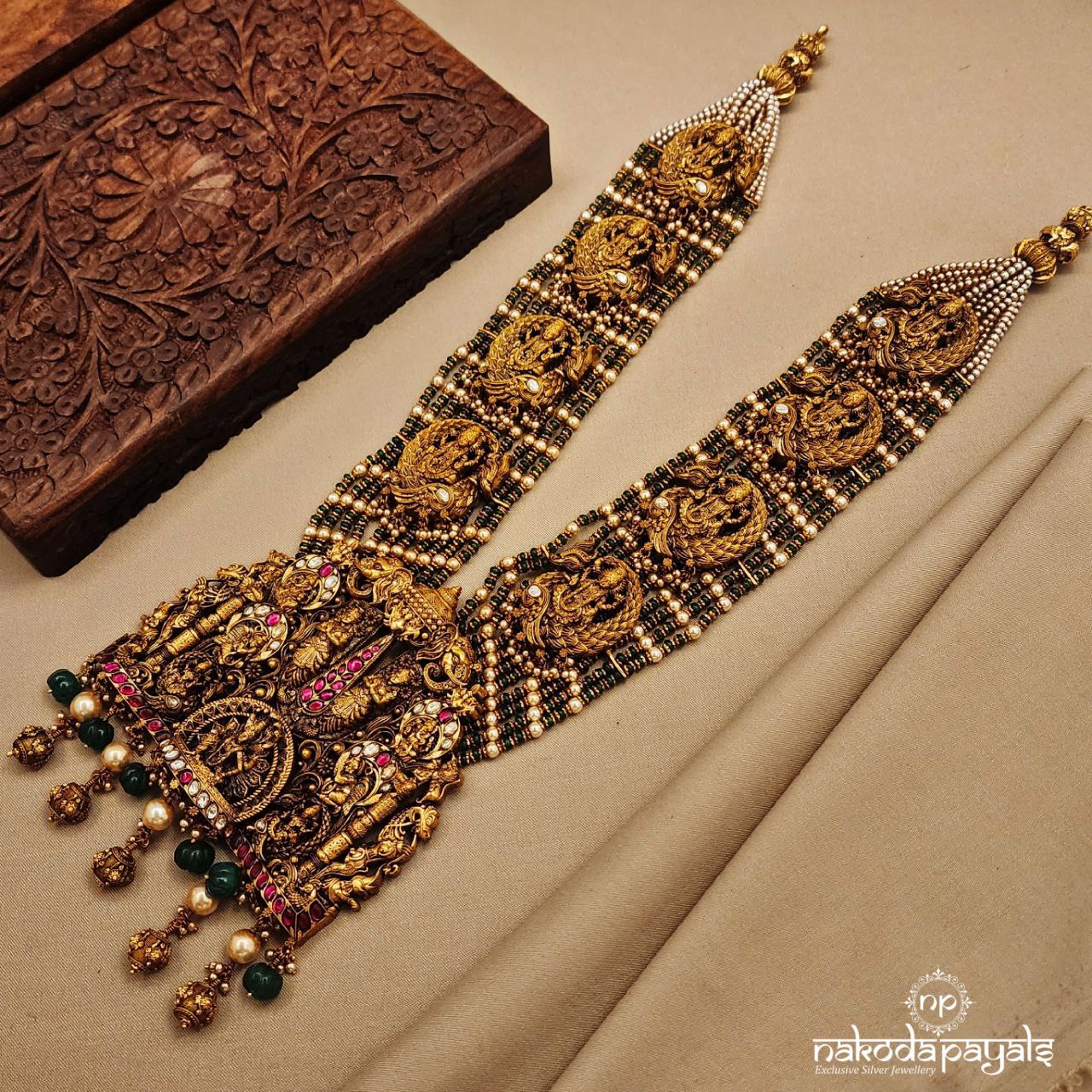 Goddess Lakshmi Kundan Neckpiece (Gn8627)