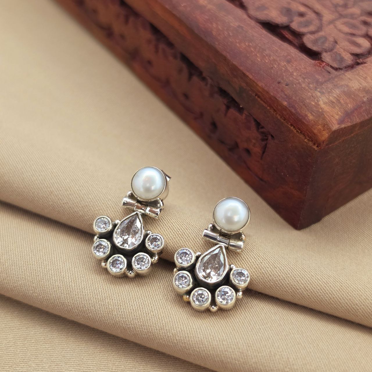 Graceful Studs (H2108)