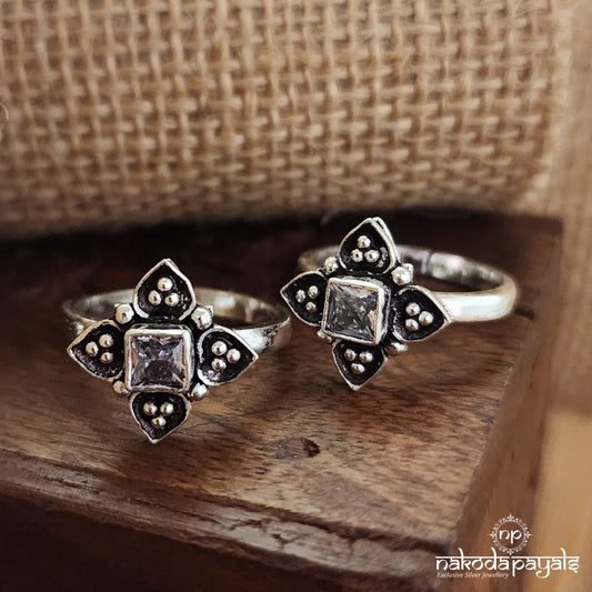 White Flower Toerings (T4314)