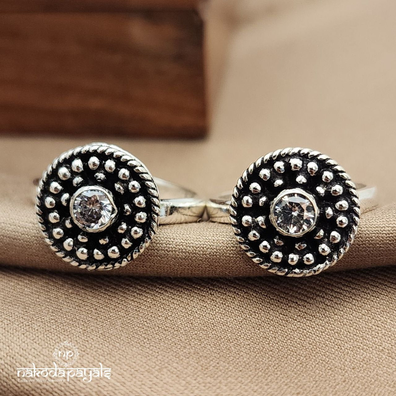 White  Dot Toerings (T4604)