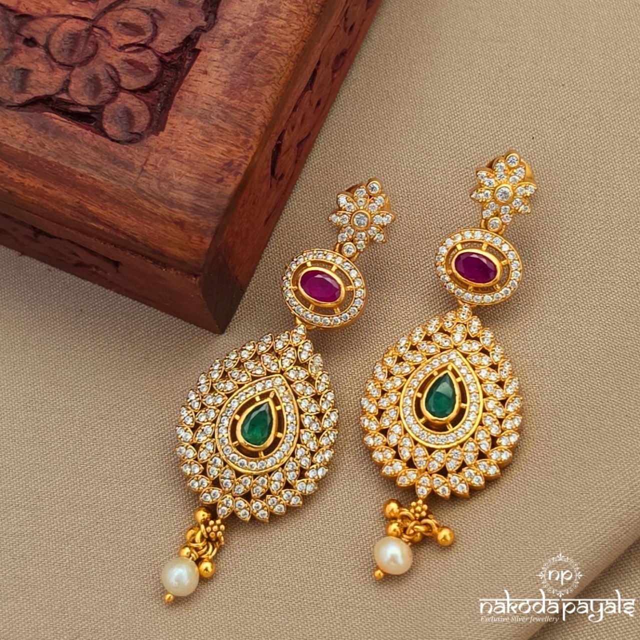 Exquisite Kemp Pearl Chandbali (Ge10640)